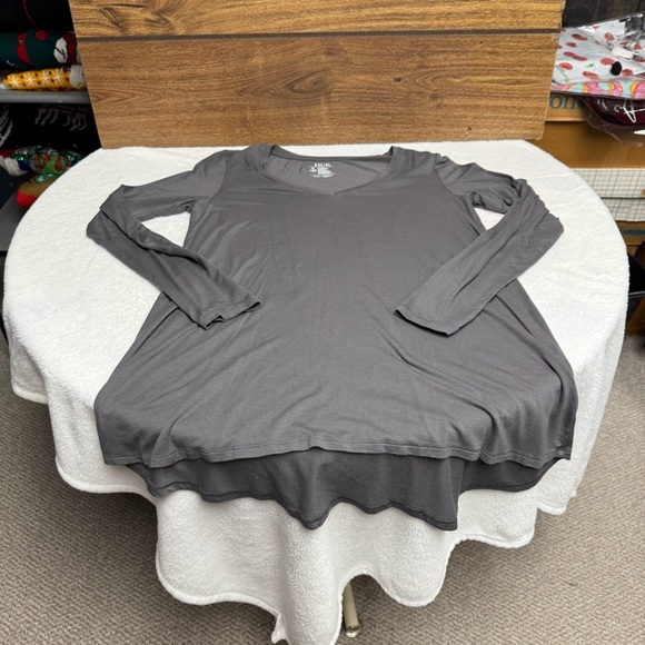 Hue brand size small Gray V-Neck Women's Top tunic length - Picture 2 of 5